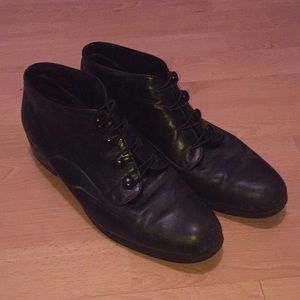 Vintage black booty with 4buttons